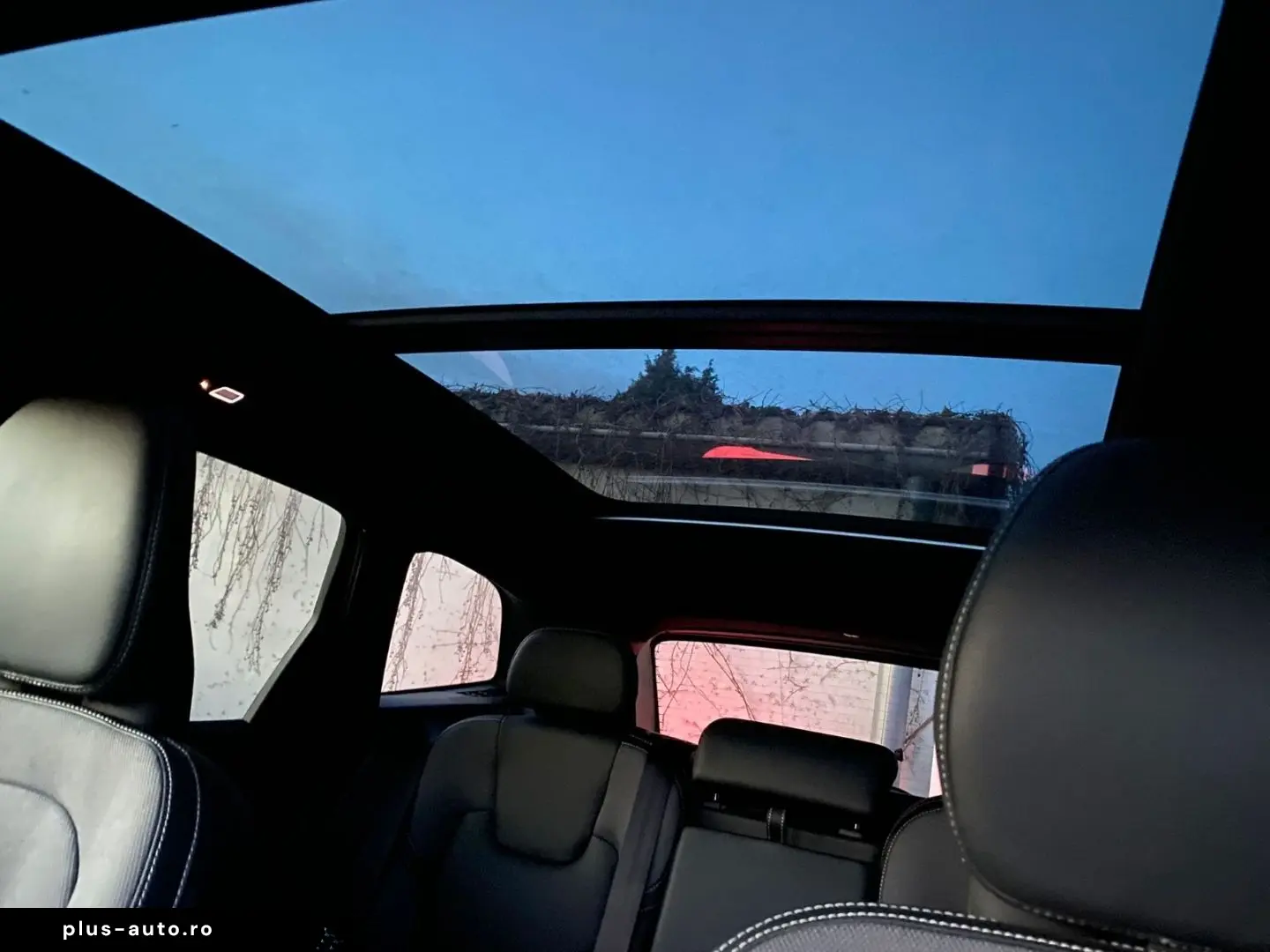 VOLVO XC60 B4 Plus Dark 2WD EU6d MHEV Navi Leder Digit