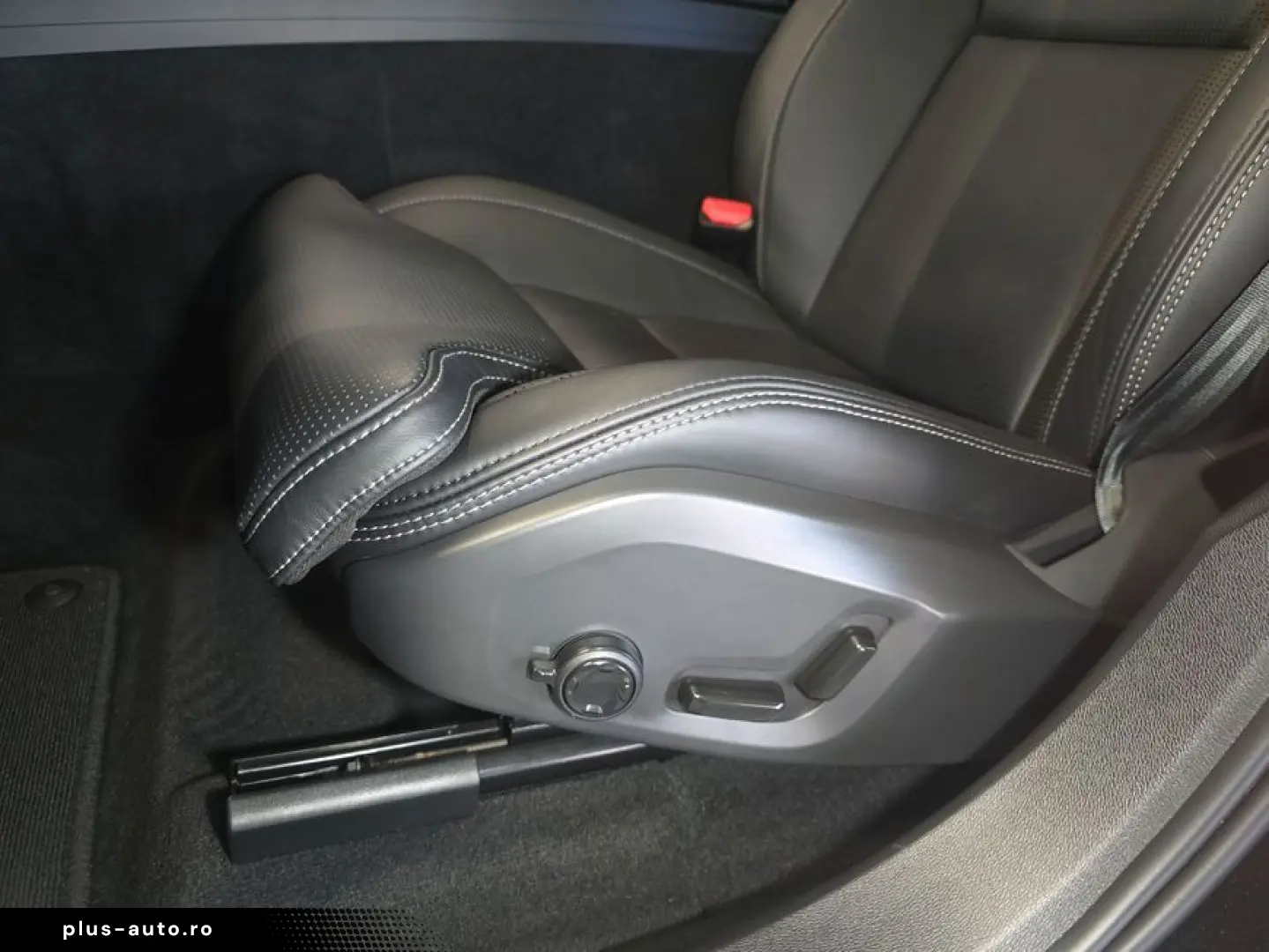 VOLVO XC60 B4 B Plus Dark