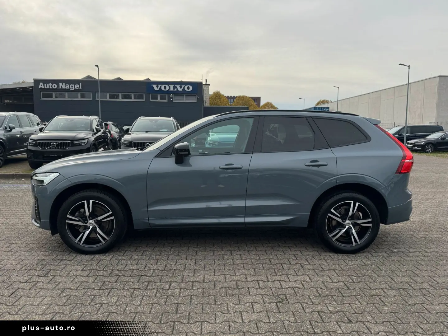 VOLVO XC60 B4 AWD Plus Dark Keyless-Start Autom. Klima
