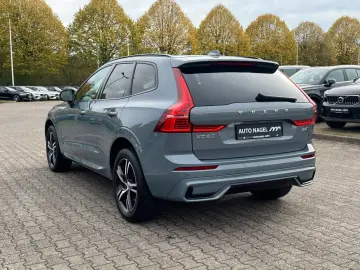 VOLVO XC60 B4 AWD Plus Dark Keyless-Start Autom. Klima
