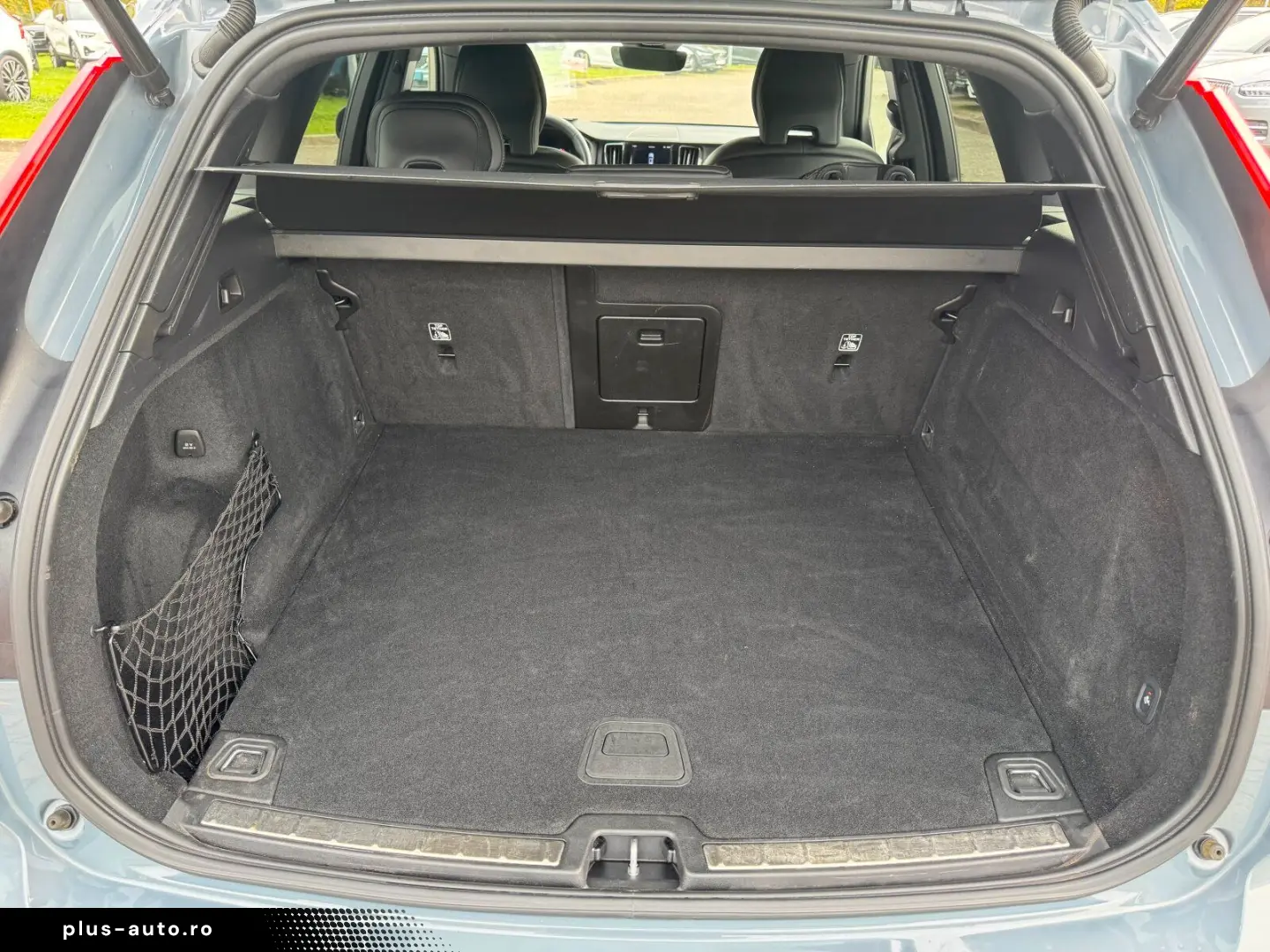 VOLVO XC60 B4 AWD Plus Dark Keyless-Start Autom. Klima