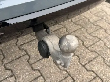 VOLVO XC60 B4 AWD Plus Dark Keyless-Start Autom. Klima