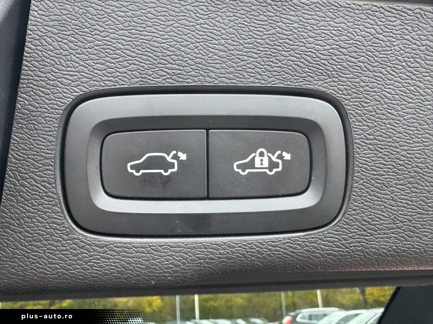 VOLVO XC60 B4 AWD Plus Dark Keyless-Start Autom. Klima