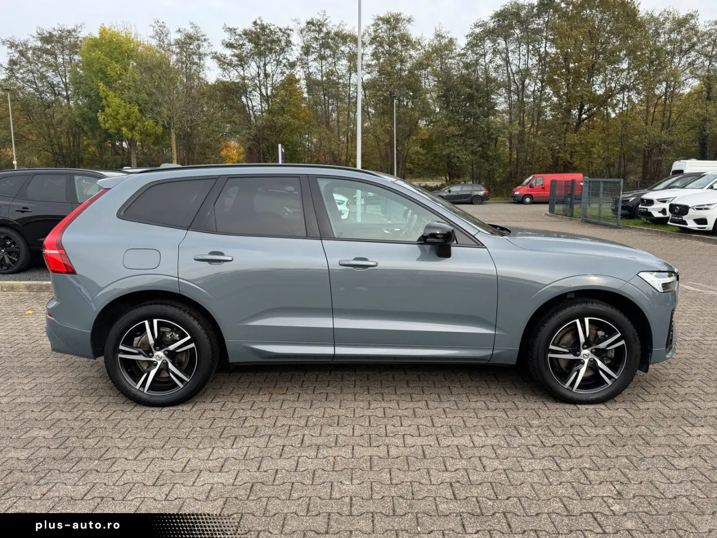 VOLVO XC60 B4 AWD Plus Dark Keyless-Start Autom. Klima