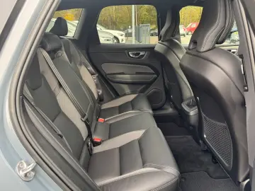 VOLVO XC60 B4 AWD Plus Dark Keyless-Start Autom. Klima
