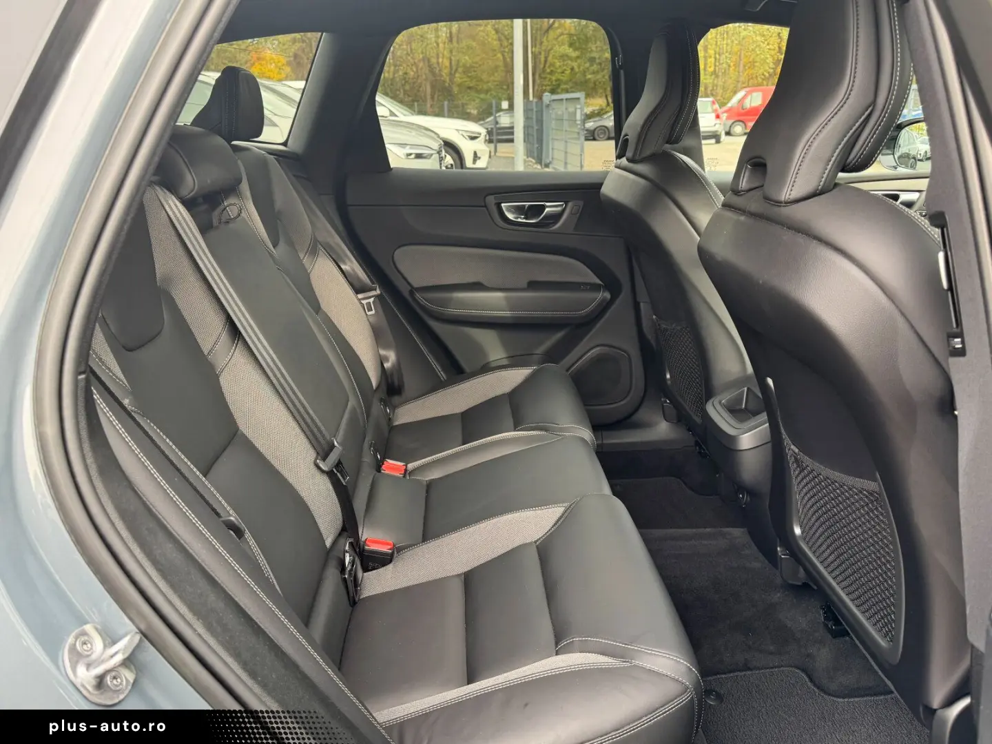 VOLVO XC60 B4 AWD Plus Dark Keyless-Start Autom. Klima