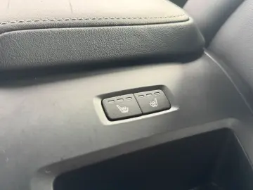 VOLVO XC60 B4 AWD Plus Dark Keyless-Start Autom. Klima