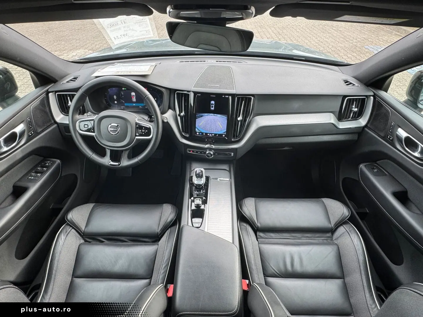 VOLVO XC60 B4 AWD Plus Dark Keyless-Start Autom. Klima