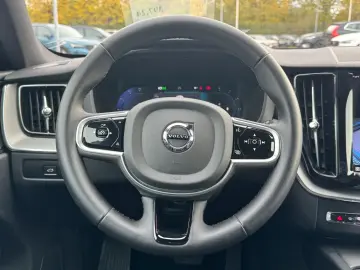 VOLVO XC60 B4 AWD Plus Dark Keyless-Start Autom. Klima
