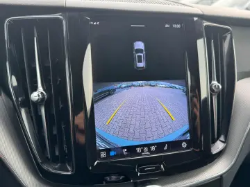 VOLVO XC60 B4 AWD Plus Dark Keyless-Start Autom. Klima