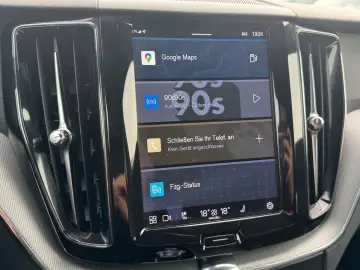 VOLVO XC60 B4 AWD Plus Dark Keyless-Start Autom. Klima