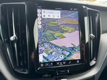 VOLVO XC60 B4 AWD Plus Dark Keyless-Start Autom. Klima