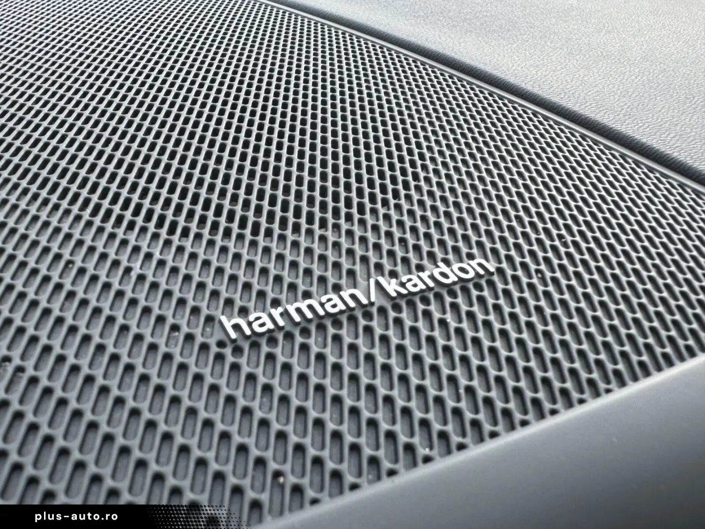 VOLVO XC60 B4 AWD Plus Dark Keyless-Start Autom. Klima