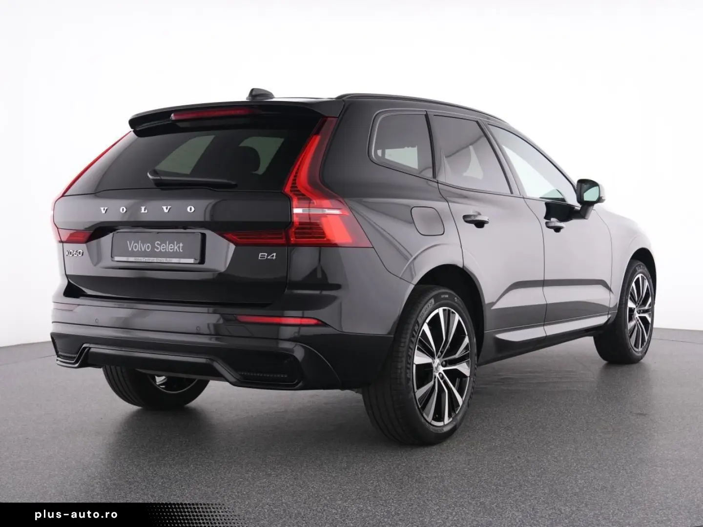 VOLVO XC60 B4 Plus Dark STNDHZ WINTERPAK MEMORY RFK