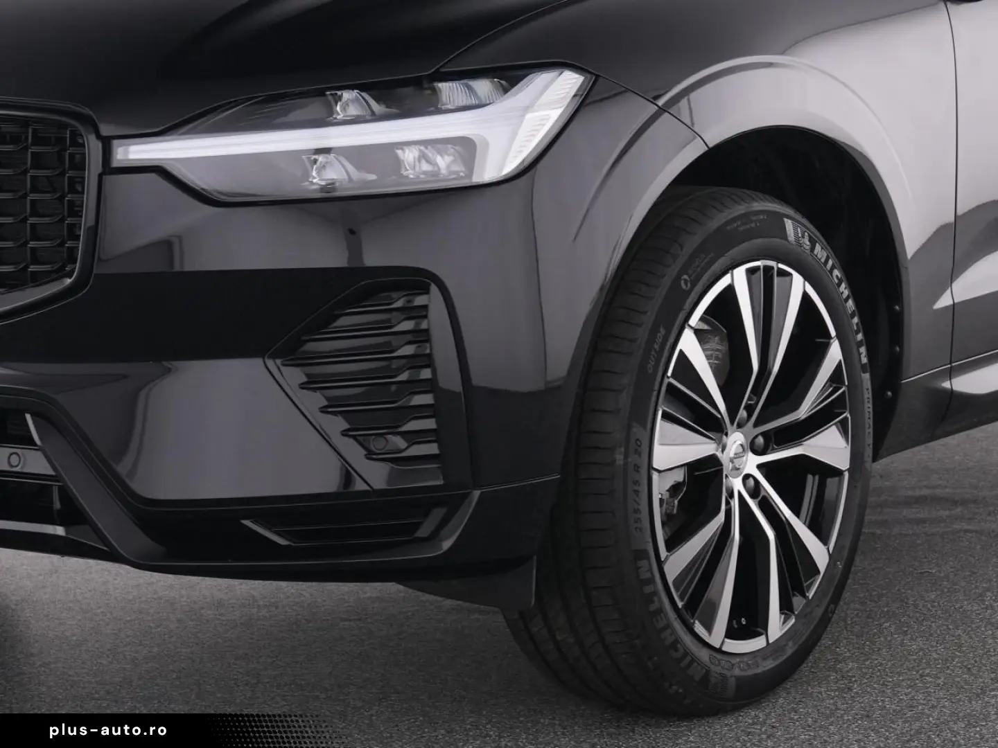 VOLVO XC60 B4 Plus Dark STNDHZ WINTERPAK MEMORY RFK