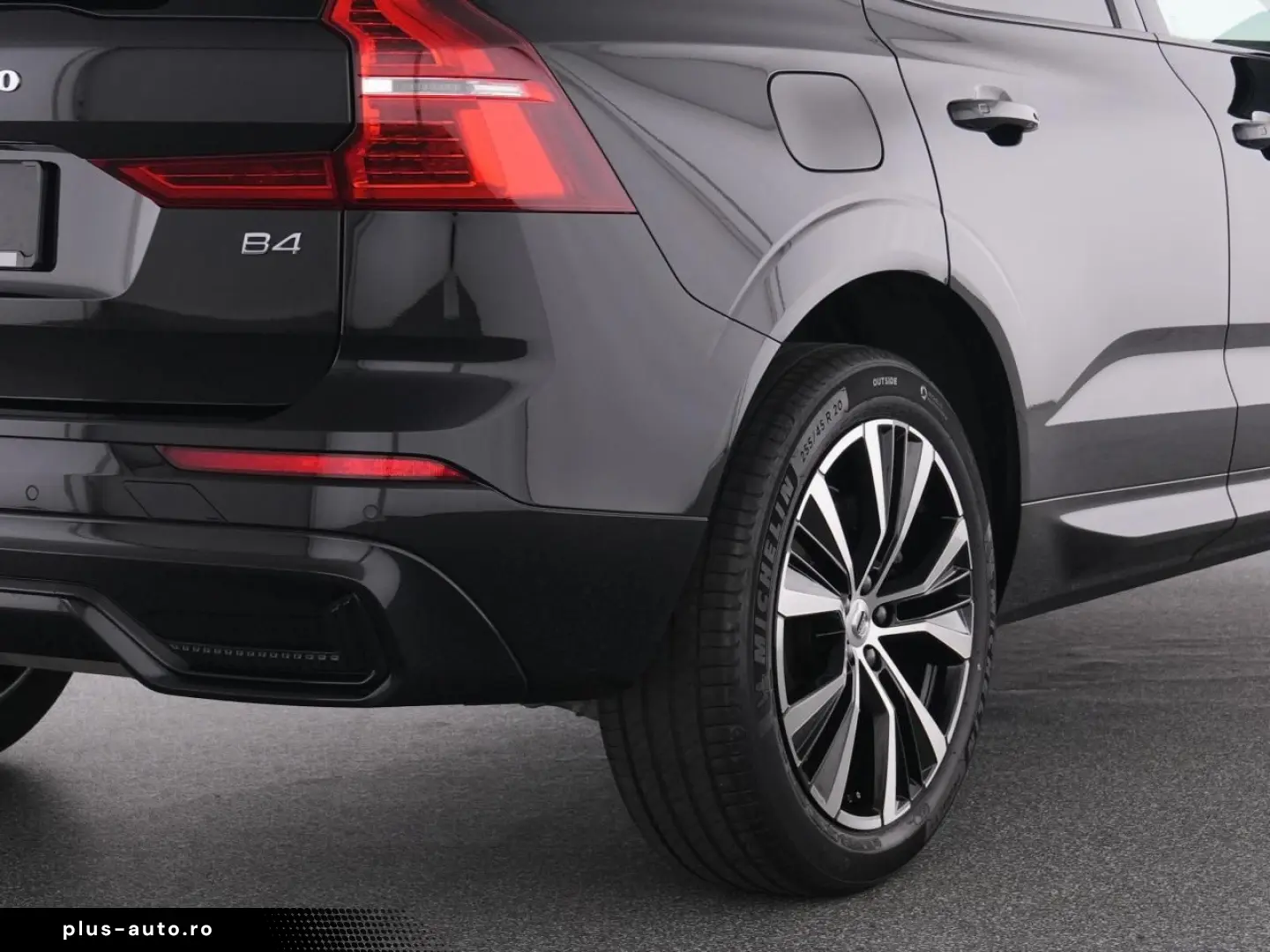 VOLVO XC60 B4 Plus Dark STNDHZ WINTERPAK MEMORY RFK