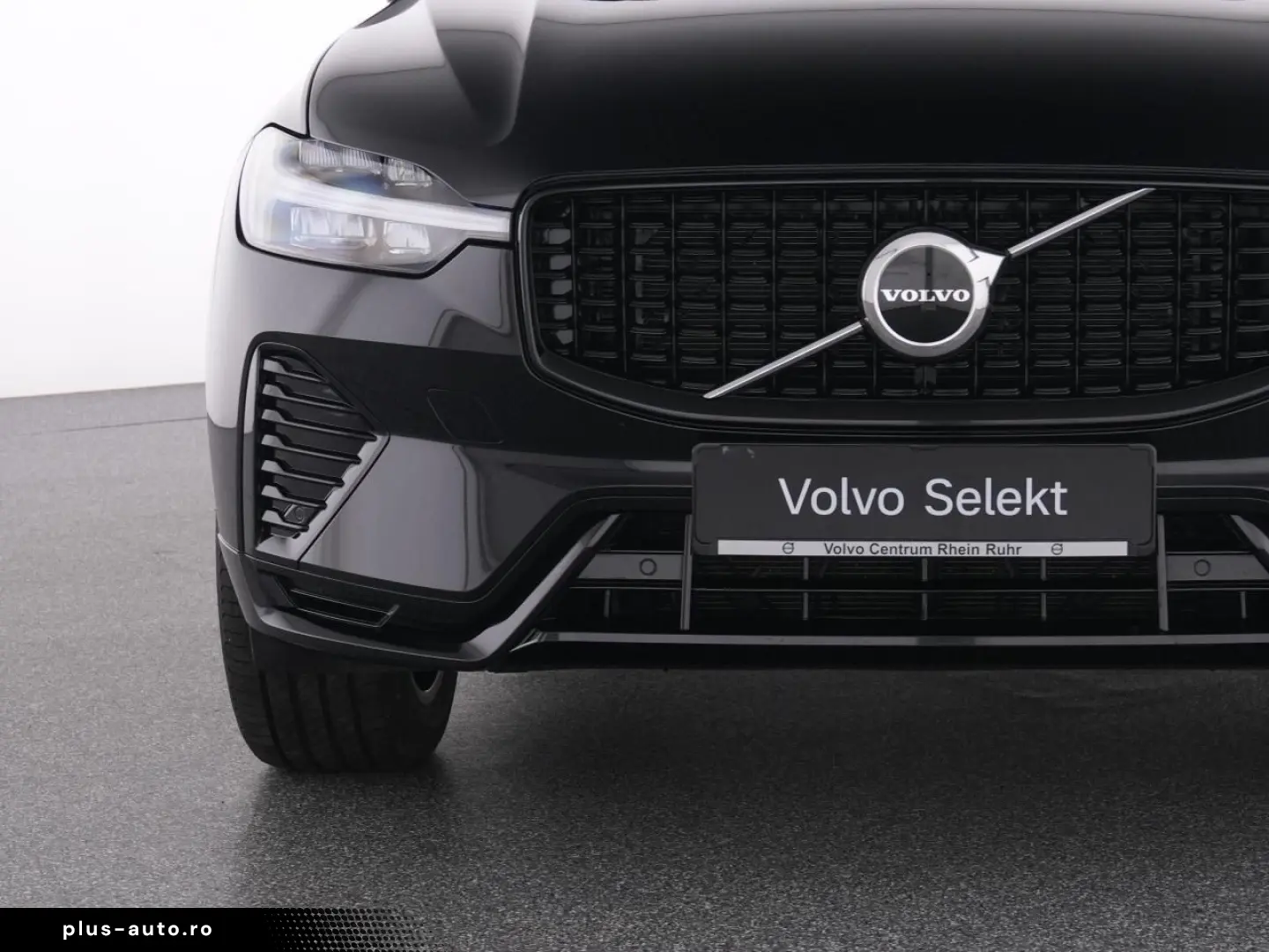 VOLVO XC60 B4 Plus Dark STNDHZ WINTERPAK MEMORY RFK