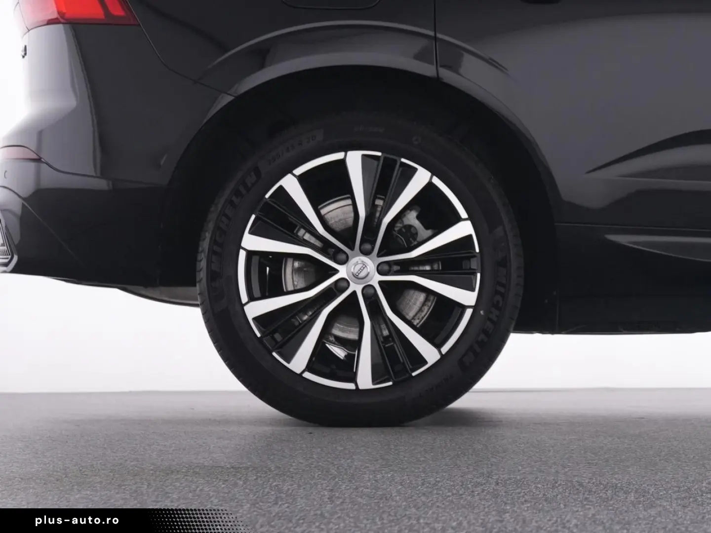 VOLVO XC60 B4 Plus Dark STNDHZ WINTERPAK MEMORY RFK