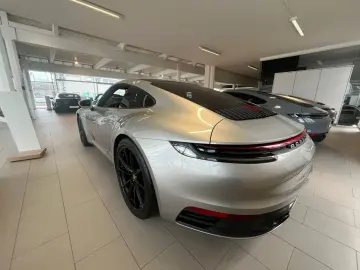PORSCHE 911 Carrera