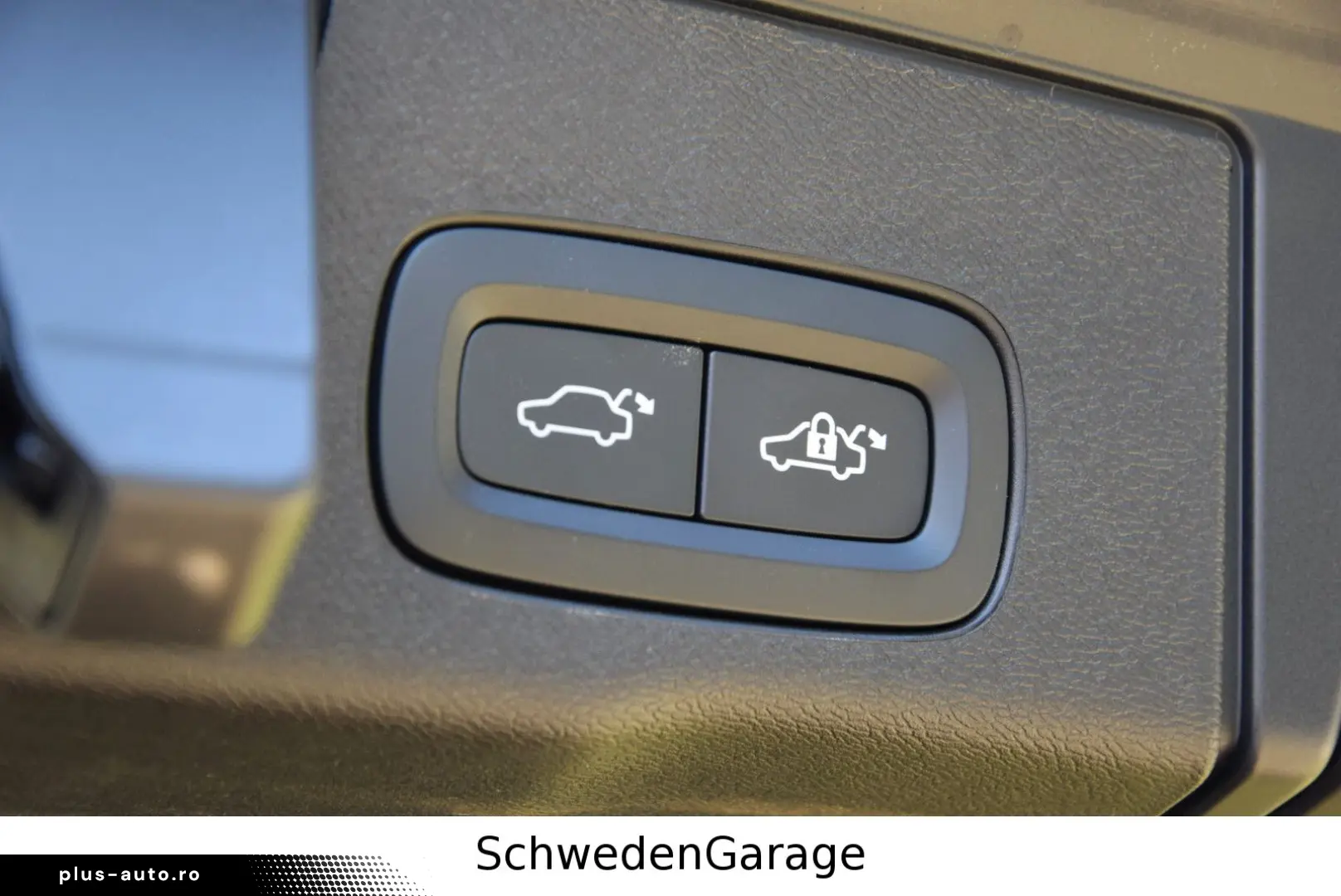 VOLVO XC60 B4 Plus Dark