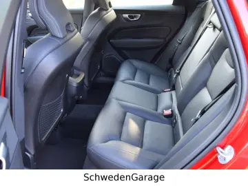 VOLVO XC60 B4 Plus Dark