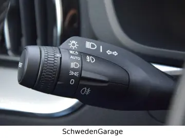 VOLVO XC60 B4 Plus Dark