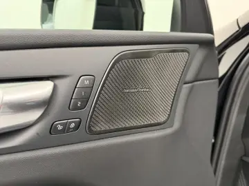 VOLVO XC60 B4 (D) AWD Plus Dark H K HGSD FACEL. LED