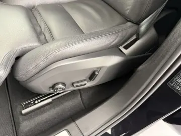 VOLVO XC60 B4 (D) AWD Plus Dark H K HGSD FACEL. LED