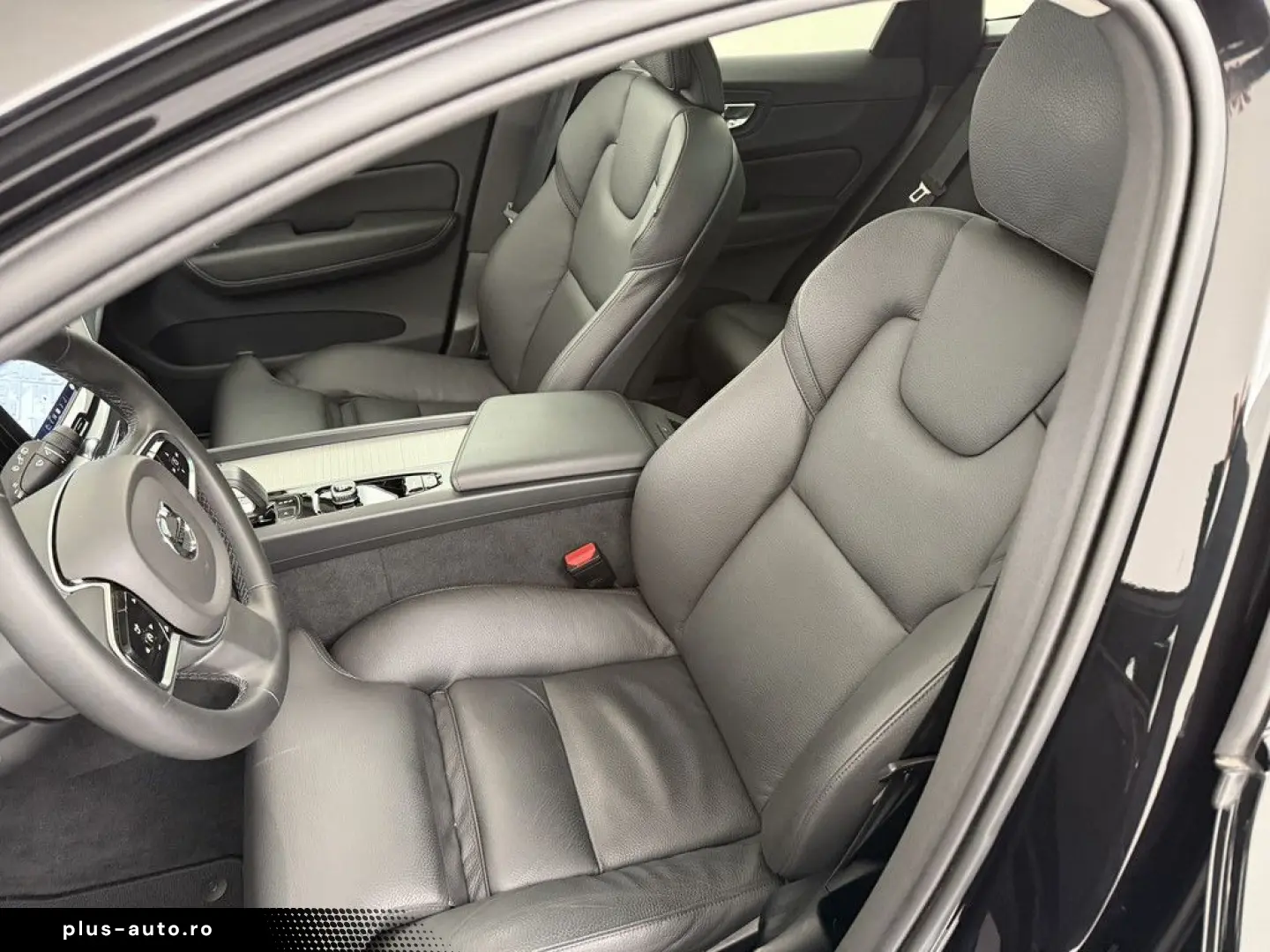 VOLVO XC60 B4 (D) AWD Plus Dark H K HGSD FACEL. LED