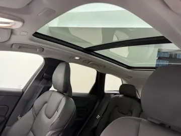 VOLVO XC60 B4 (D) AWD Plus Dark H K HGSD FACEL. LED