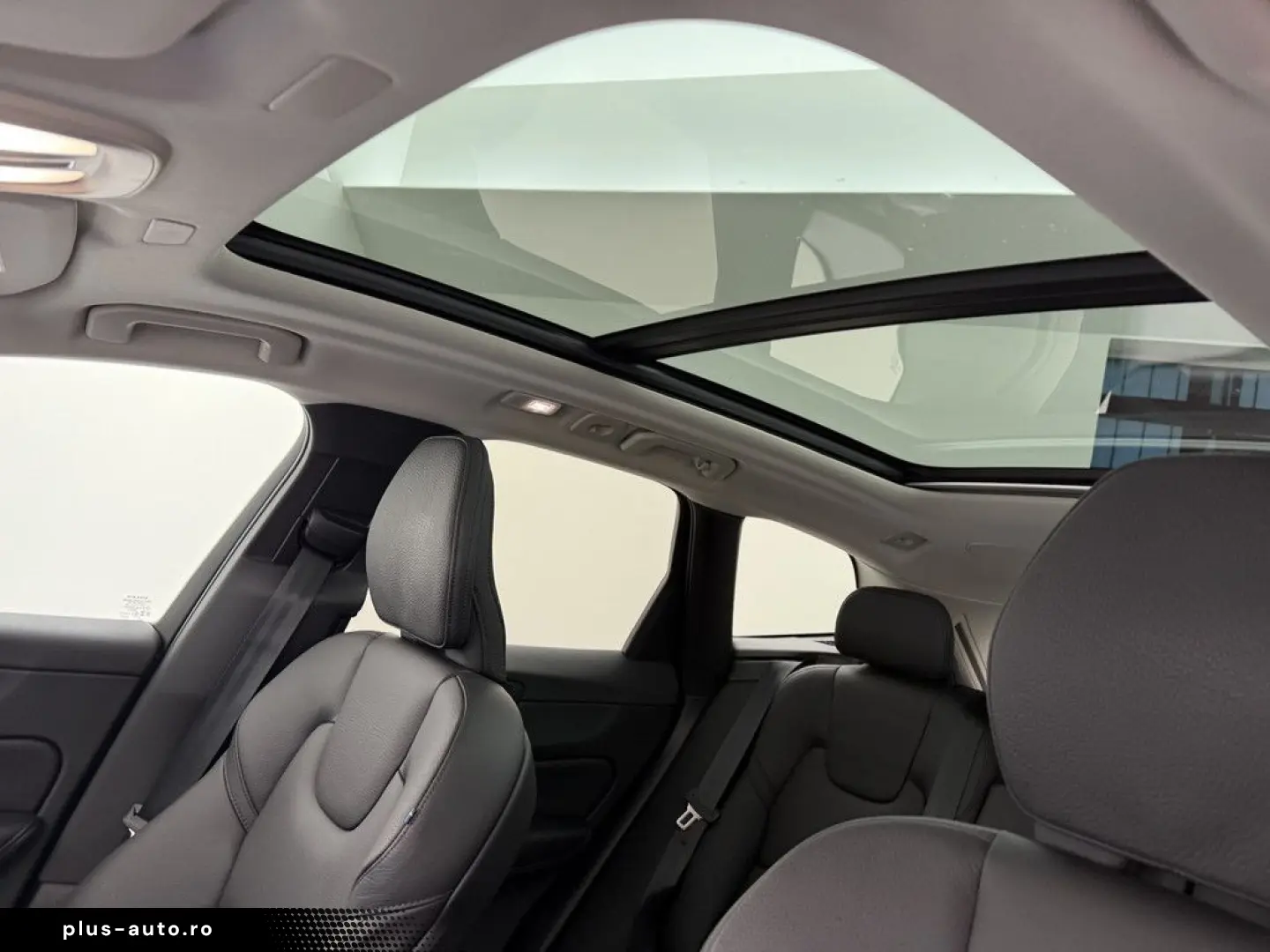 VOLVO XC60 B4 (D) AWD Plus Dark H K HGSD FACEL. LED