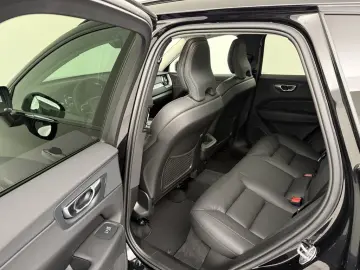 VOLVO XC60 B4 (D) AWD Plus Dark H K HGSD FACEL. LED
