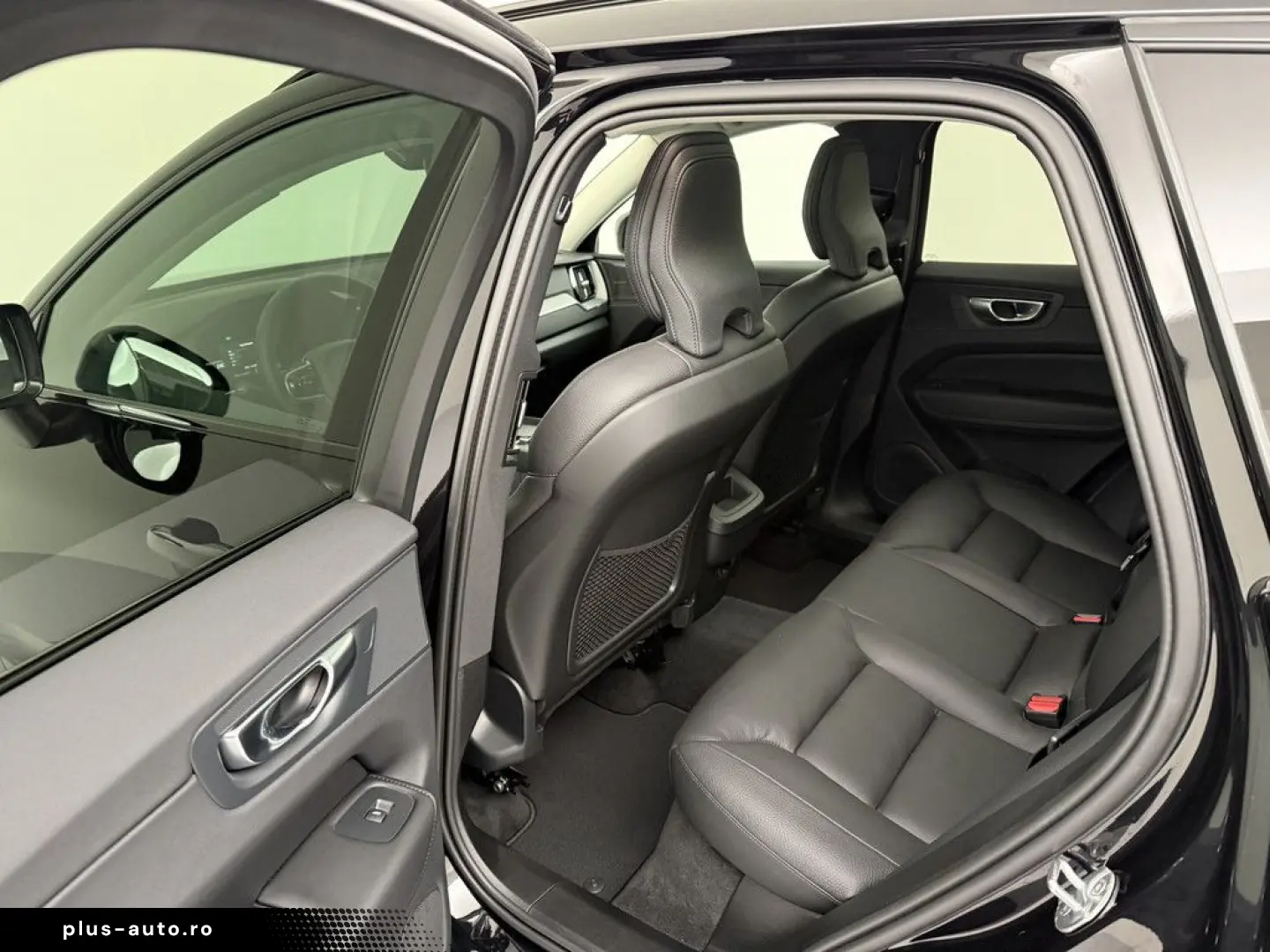 VOLVO XC60 B4 (D) AWD Plus Dark H K HGSD FACEL. LED