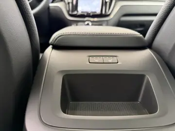 VOLVO XC60 B4 (D) AWD Plus Dark H K HGSD FACEL. LED