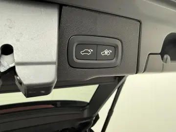 VOLVO XC60 B4 (D) AWD Plus Dark H K HGSD FACEL. LED