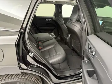 VOLVO XC60 B4 (D) AWD Plus Dark H K HGSD FACEL. LED