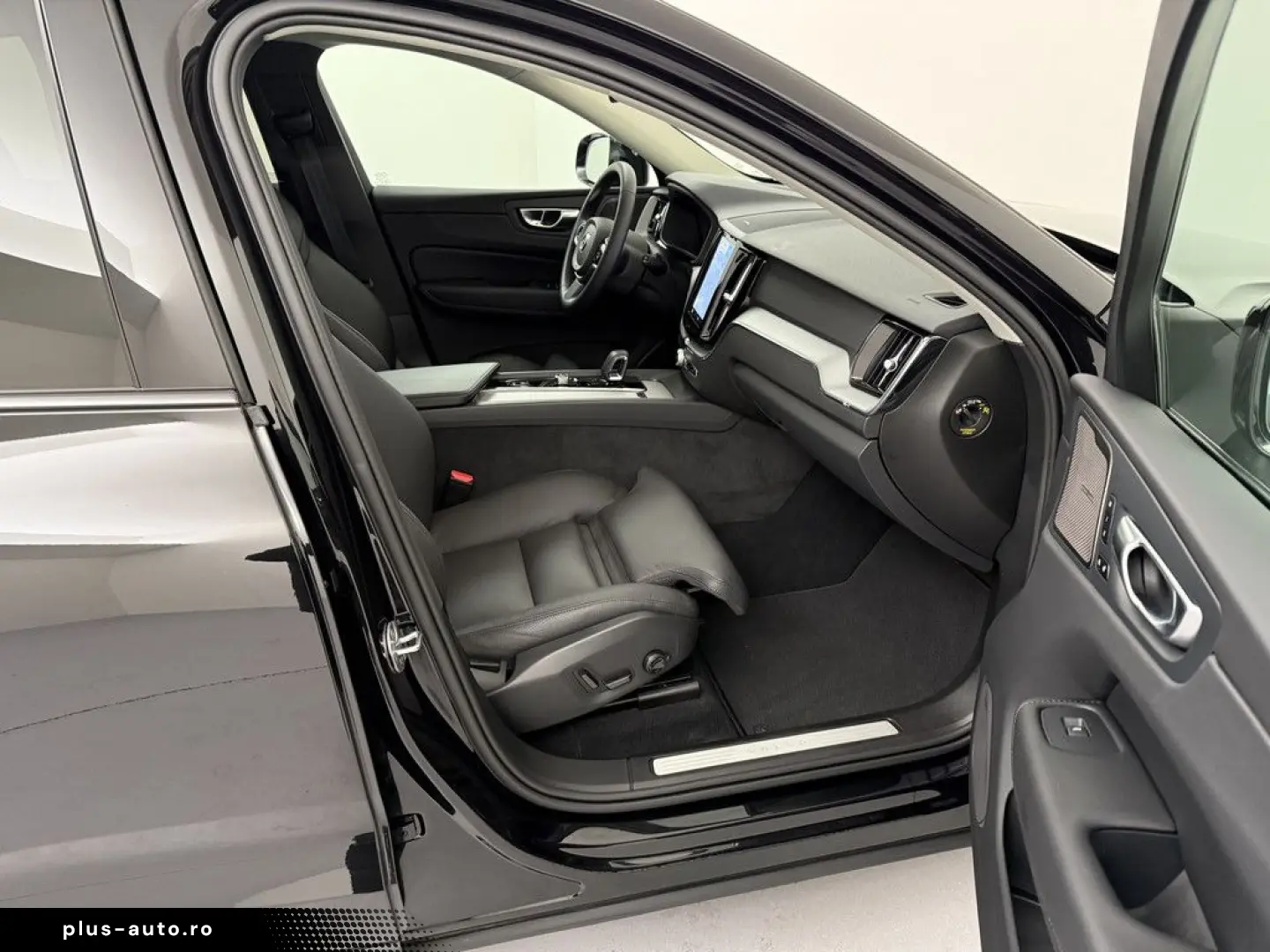 VOLVO XC60 B4 (D) AWD Plus Dark H K HGSD FACEL. LED