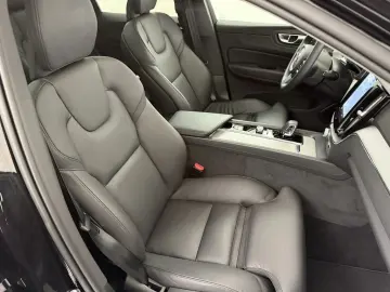 VOLVO XC60 B4 (D) AWD Plus Dark H K HGSD FACEL. LED