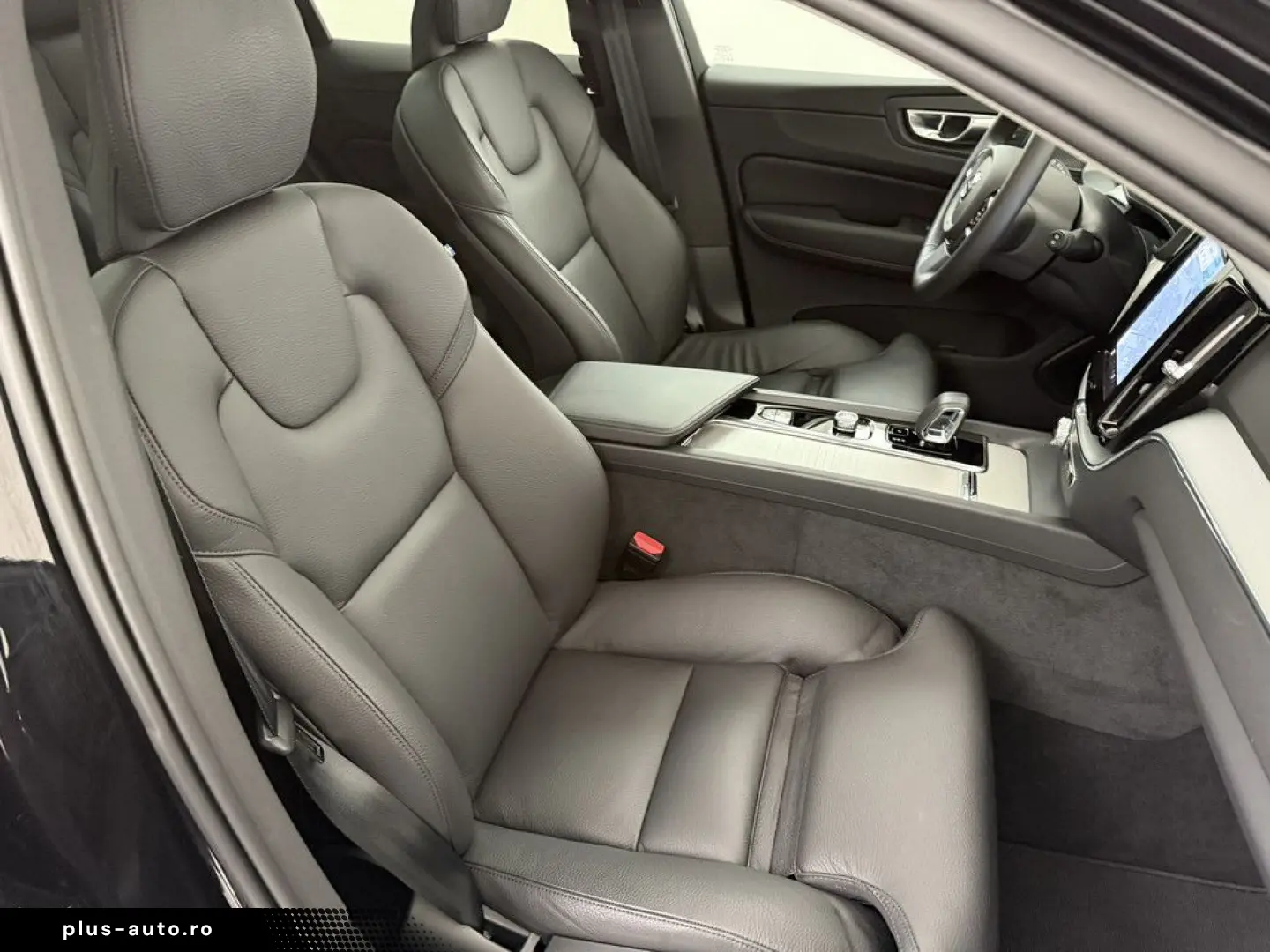 VOLVO XC60 B4 (D) AWD Plus Dark H K HGSD FACEL. LED