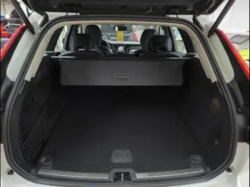 VOLVO XC60 B4 Plus Dark AWD Navi AHK Standhz BLIS GJR