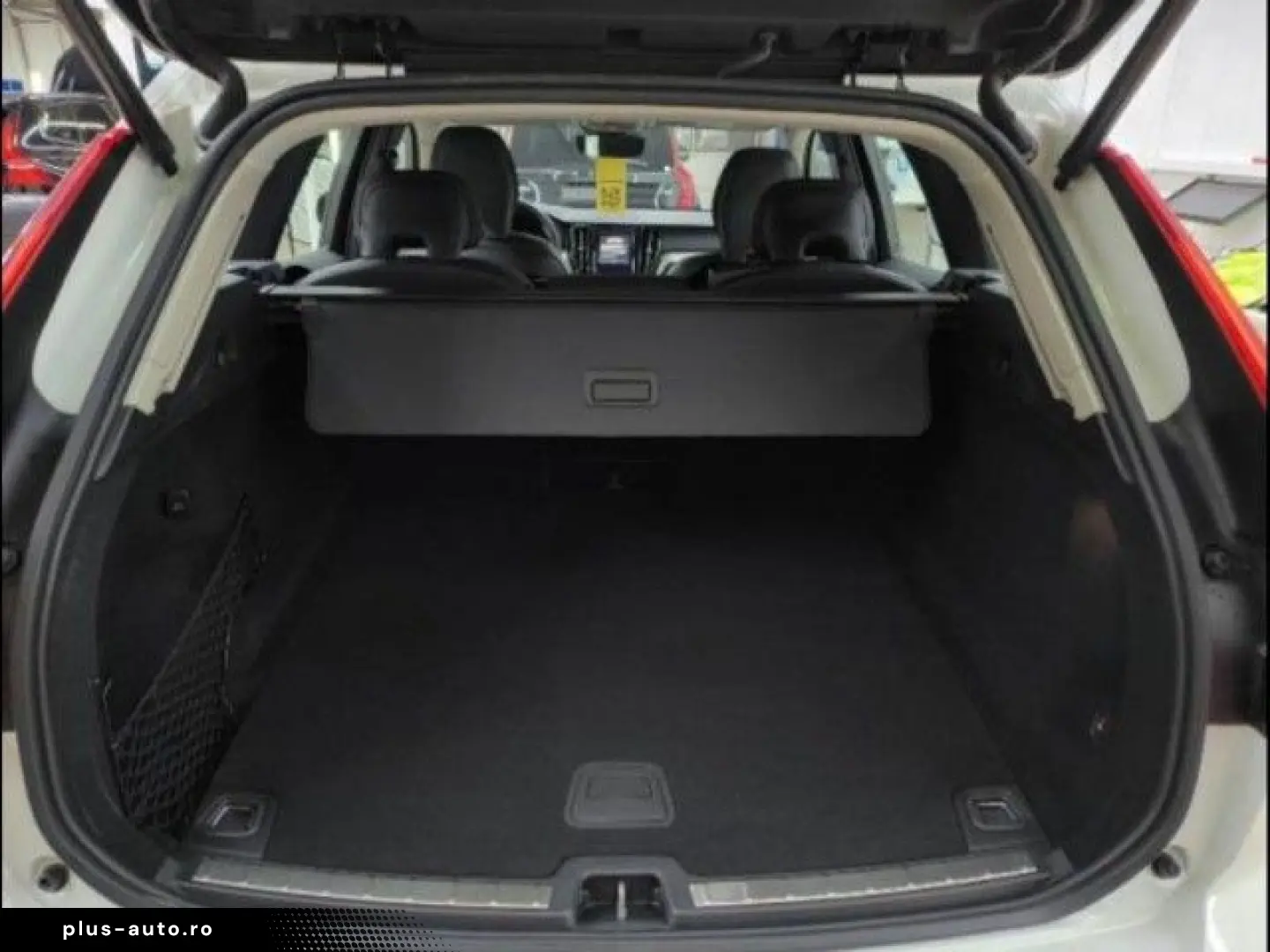 VOLVO XC60 B4 Plus Dark AWD Navi AHK Standhz BLIS GJR