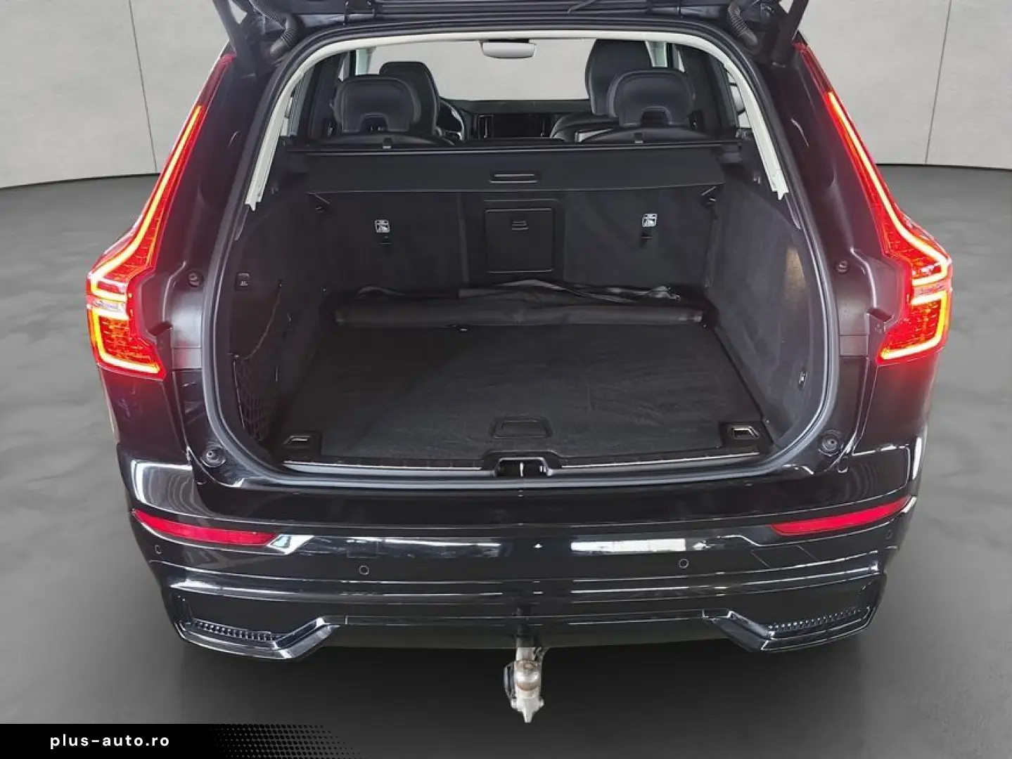 VOLVO XC60 B4 D Plus Dark