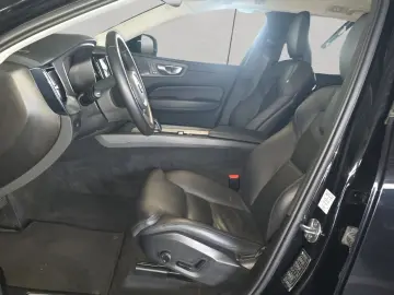 VOLVO XC60 B4 D Plus Dark