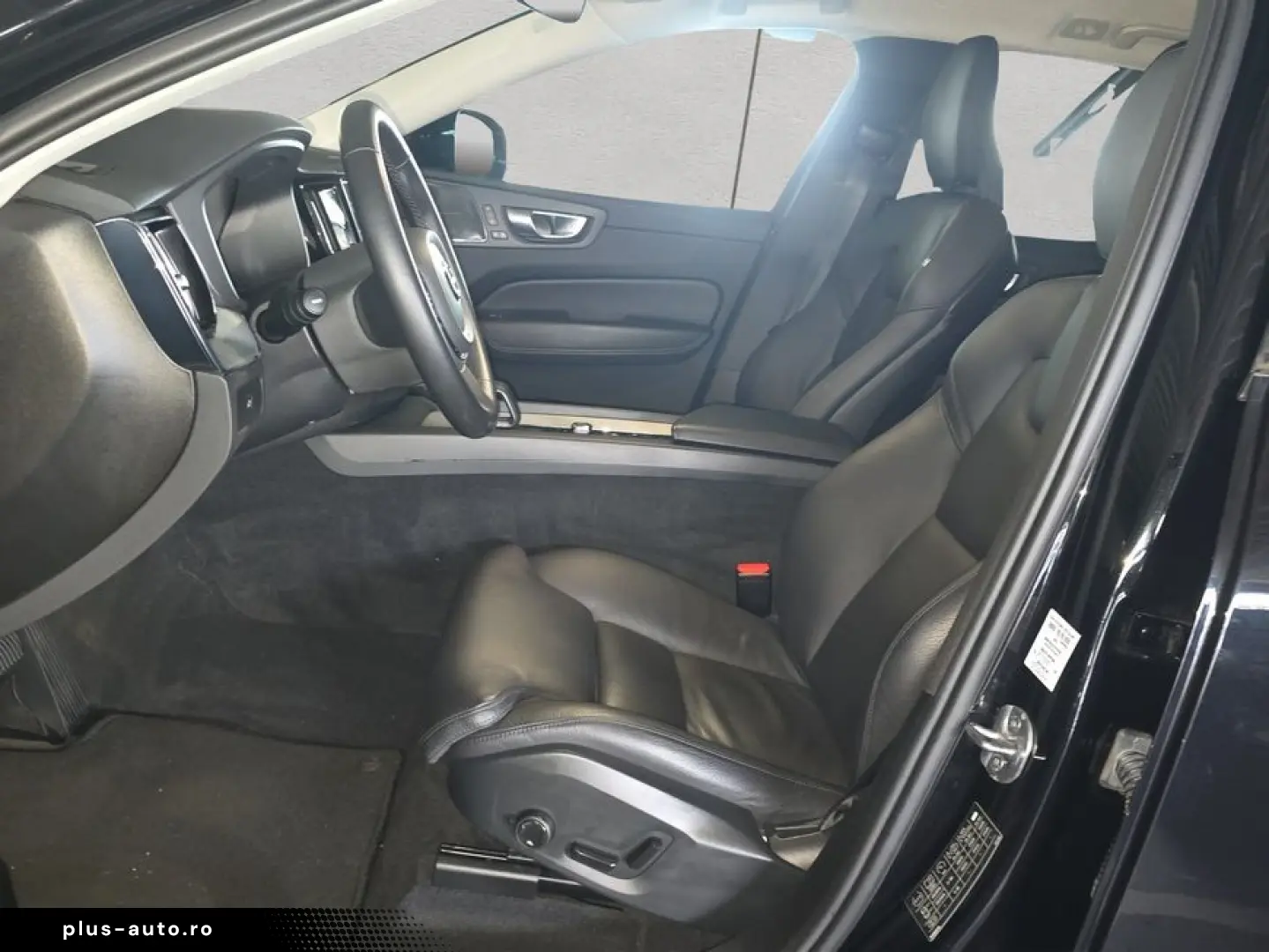 VOLVO XC60 B4 D Plus Dark