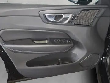 VOLVO XC60 B4 D Plus Dark