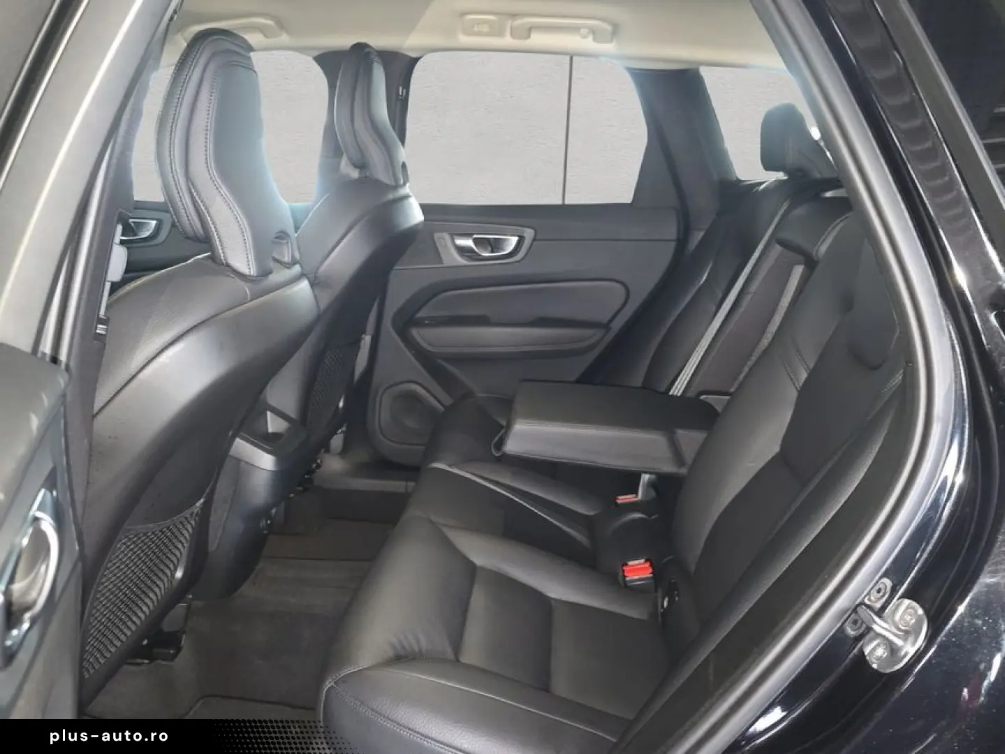 VOLVO XC60 B4 D Plus Dark