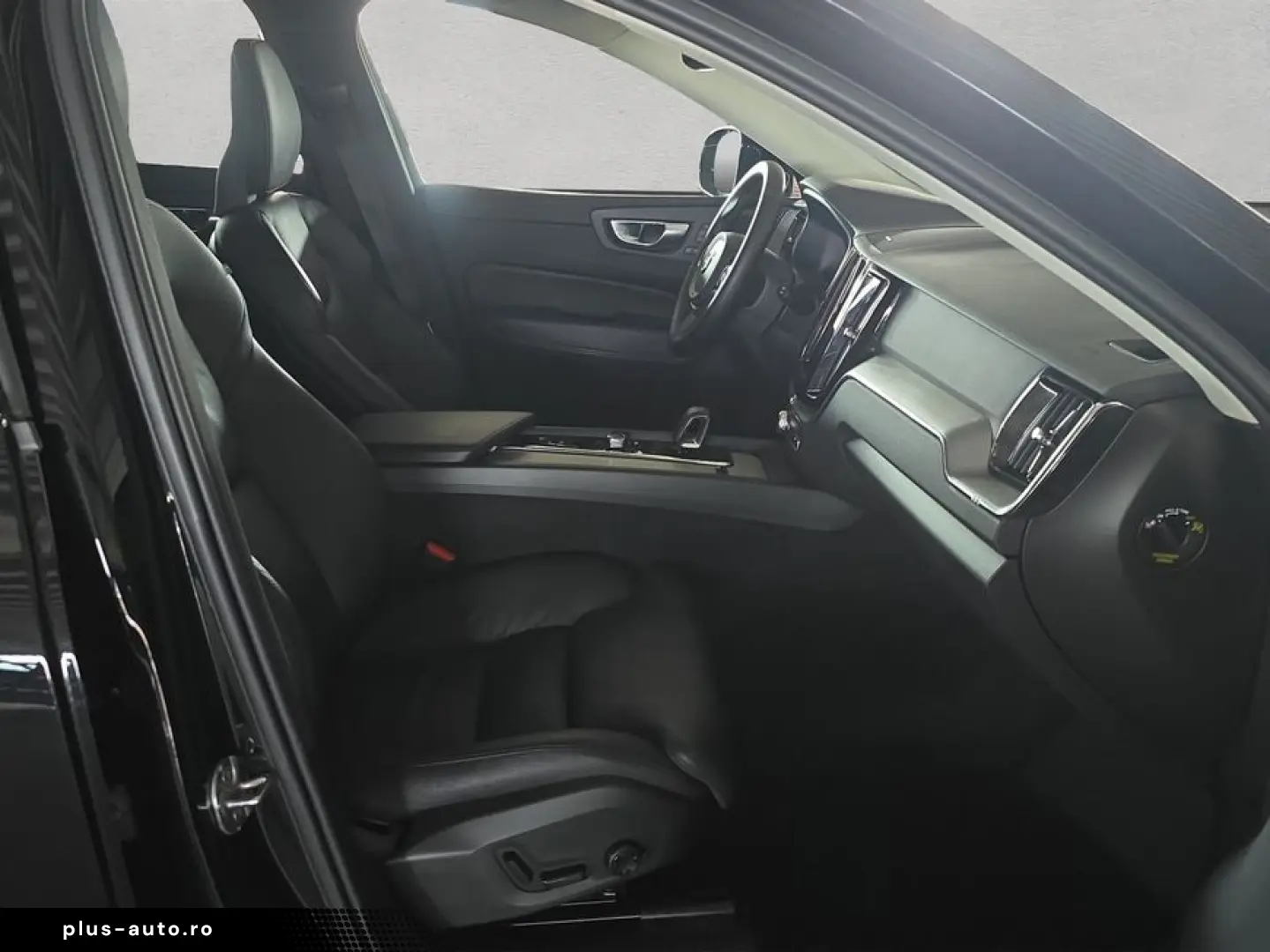 VOLVO XC60 B4 D Plus Dark