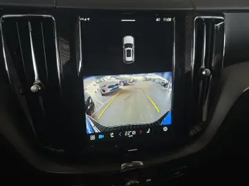 VOLVO XC60 B4 D Plus Dark