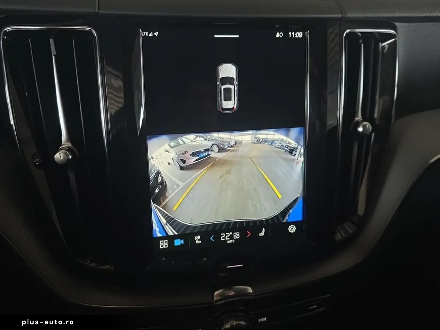 VOLVO XC60 B4 D Plus Dark