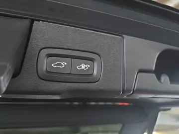 VOLVO XC60 B4 D Plus Dark